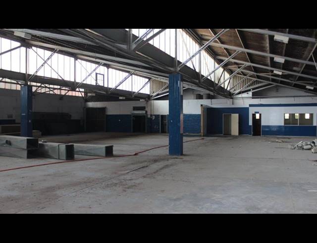 1,500M² WAREHOUSE TO LET IN CLAREMONT